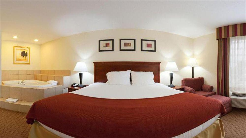Holiday Inn Express St. Petersburg North / I-275 By Ihg Exterior photo