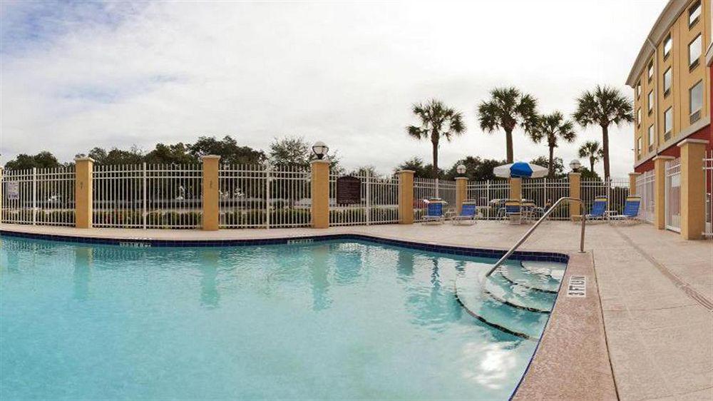 Holiday Inn Express St. Petersburg North / I-275 By Ihg Exterior photo
