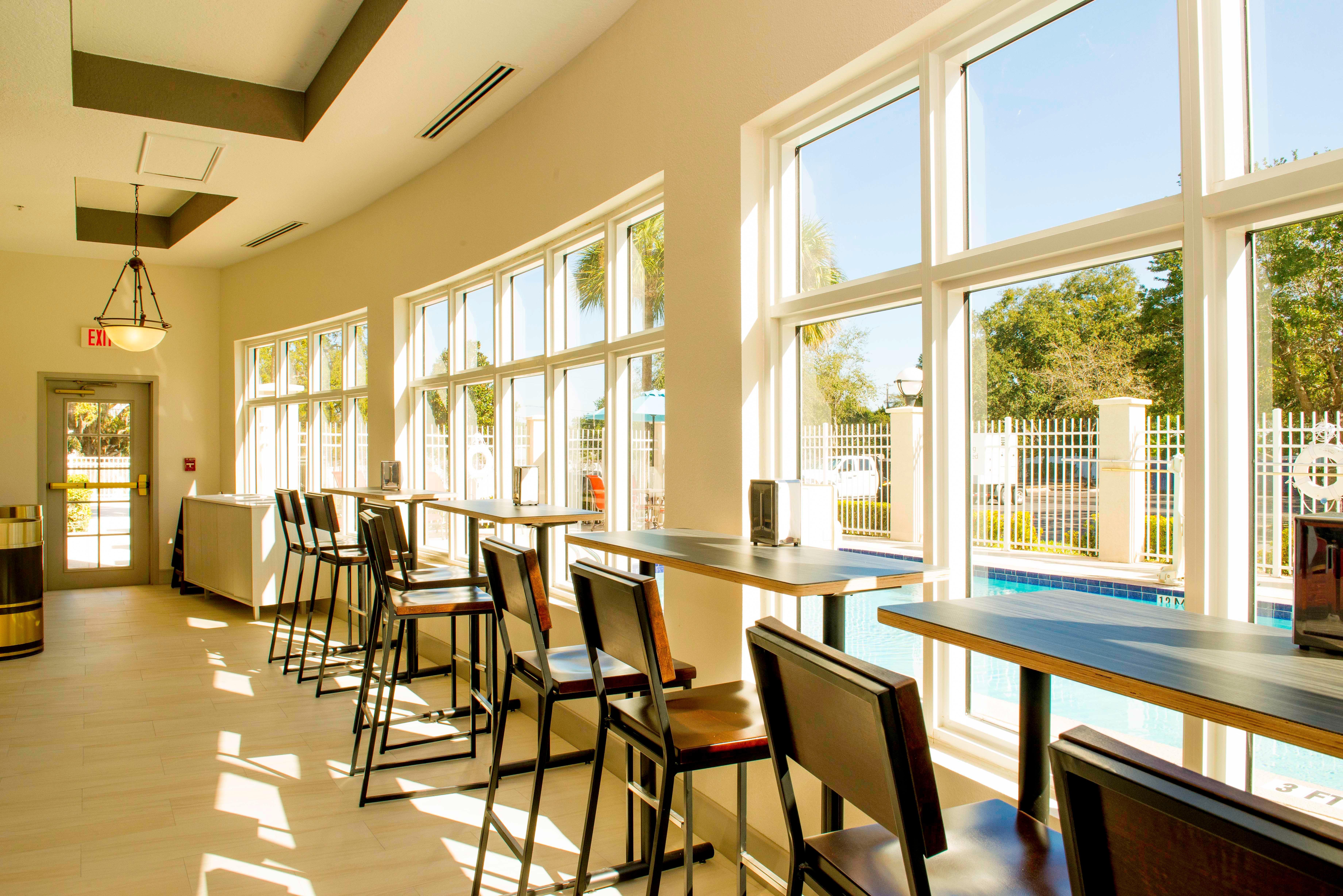 Holiday Inn Express St. Petersburg North / I-275 By Ihg Exterior photo