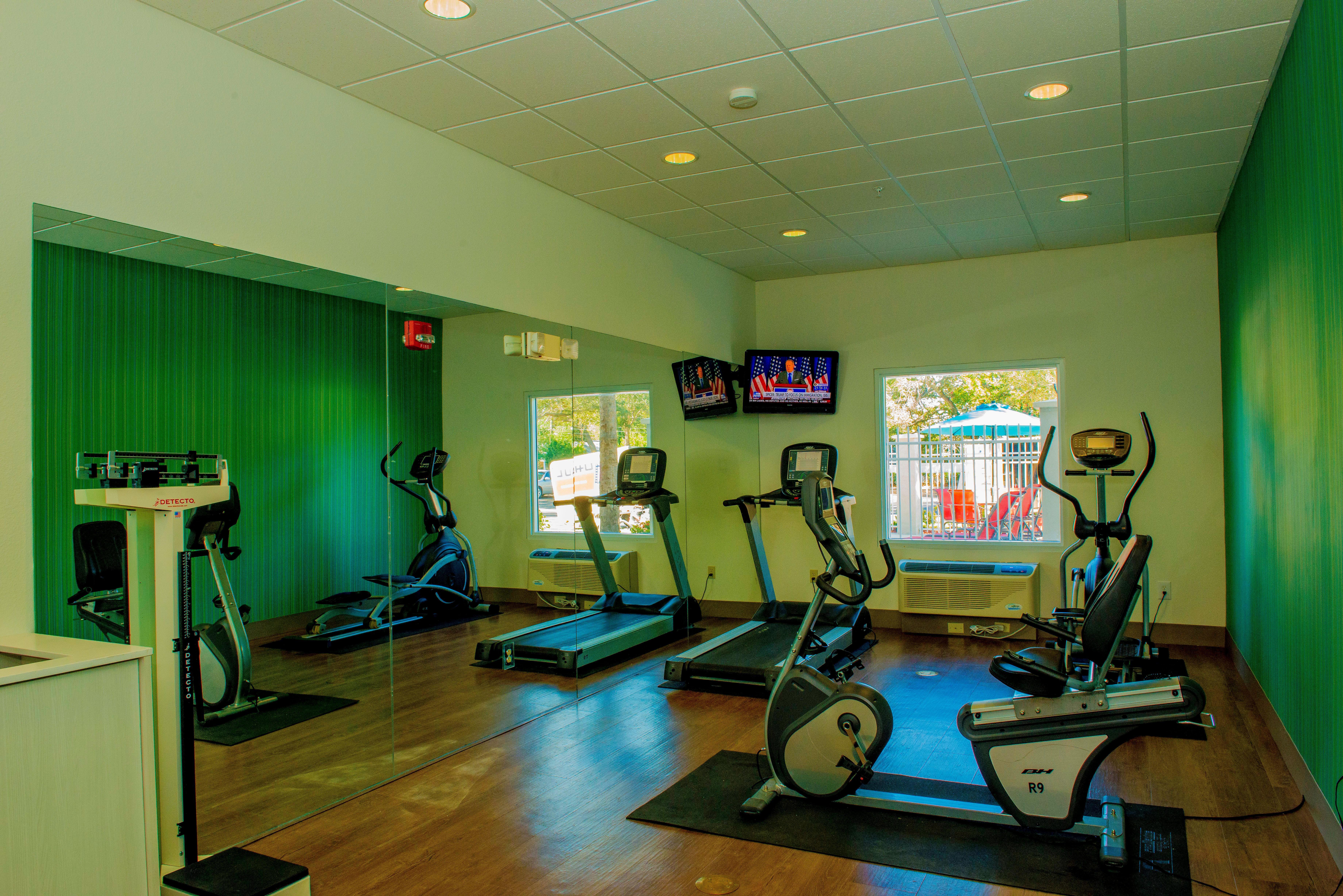 Holiday Inn Express St. Petersburg North / I-275 By Ihg Exterior photo