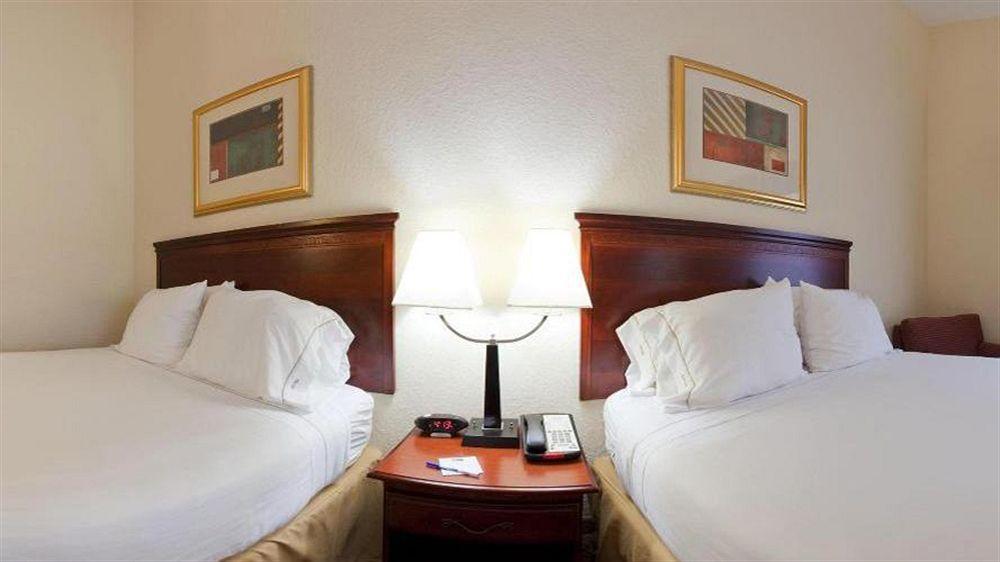 Holiday Inn Express St. Petersburg North / I-275 By Ihg Exterior photo