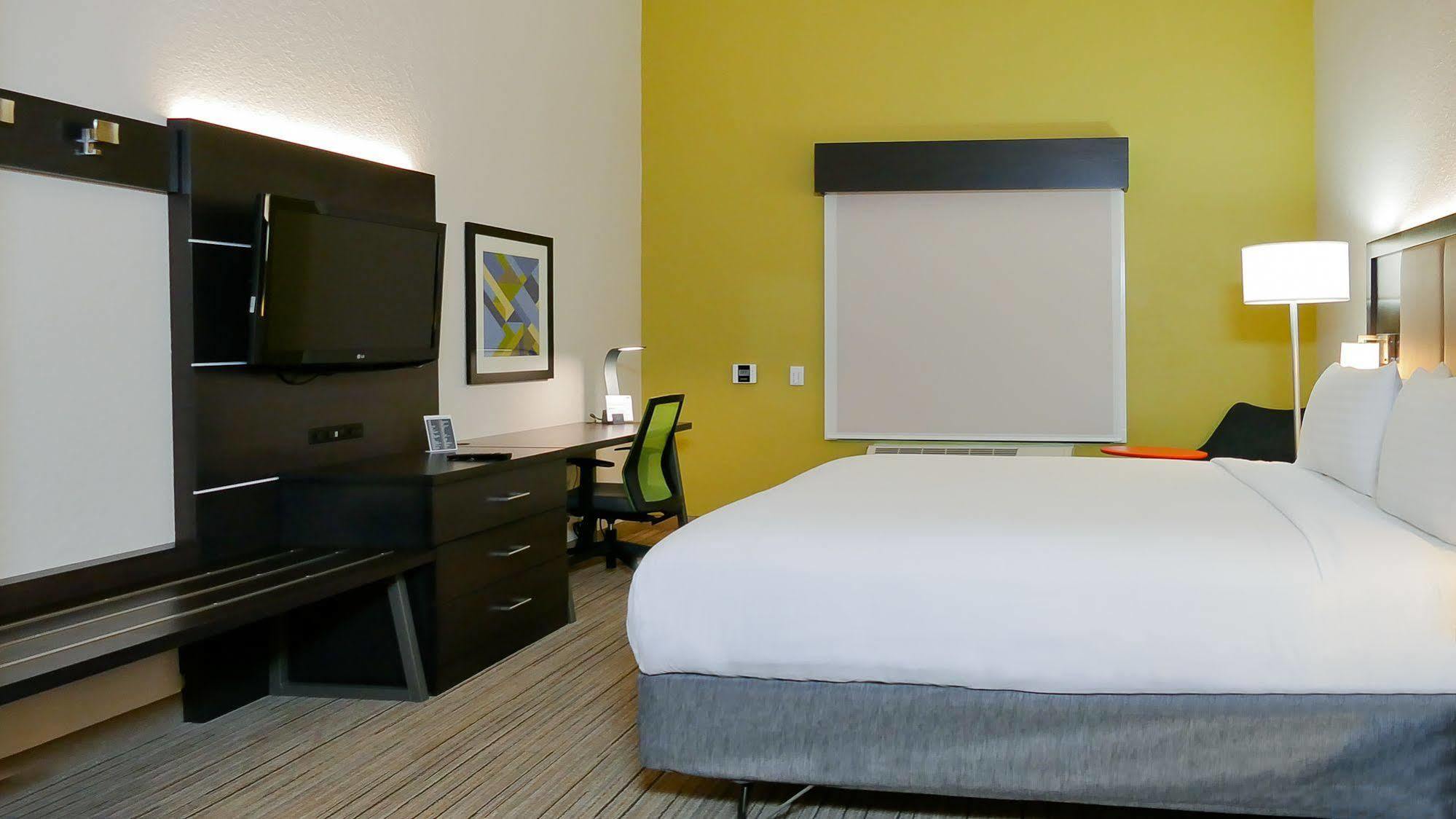 Holiday Inn Express St. Petersburg North / I-275 By Ihg Exterior photo